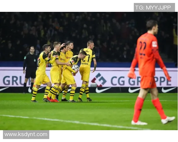 多特蒙德与柏林赫塔激战正酣比分揭晓精彩瞬间回顾 多特蒙德与柏林赫塔激战正酣比分揭晓精彩瞬间回顾